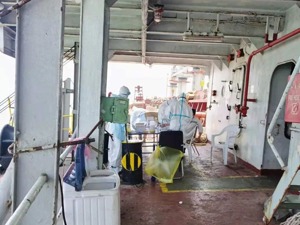 救援弘进轮：20名船员被困海上10天9夜 16人核酸呈阳性 9人暂留船治疗