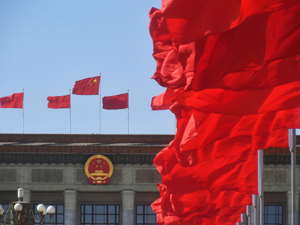 习近平：在高质量发展中促进共同富裕 统筹做好重大金融风险防范化解工作
