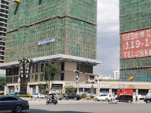  房价“大跳水”VS楼市“限跌令”，部分城市高库存难题待解