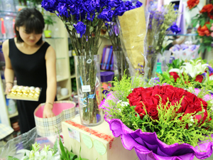 白菜价vs仪式感：生鲜零售跨界鲜花电商 “悦己消费”二次风口势不可挡？