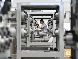央行召开金融机构货币信贷形势分析座谈会 易纲：要促进实际贷款利率下行