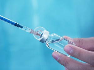 FDA正式批准首个新冠疫苗  复星医药吴以芳：将积极沟通 争取早日将其推向国内市场