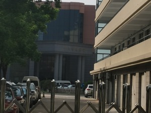 中天科技股东大会现场：记者以股东身份参会，因未提前登记等原因被拒入会场