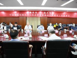 爱奇艺龚宇：取消未来几年偶像选秀节目！文艺界座谈“饭圈文化”、阴阳合同、高价片酬等现象，李幼斌、林永健发声...