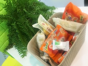 A股休闲零食上市公司中报：有人报喜有人掉队，新兴零售渠道变革考验企业应变能力