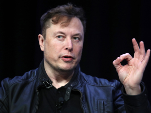 全球最有钱的2个男人“打架”是什么体验？马斯克：起诉SpaceX，成了贝索斯的全职工作！贝索斯：狠起来我连NASA一起告！