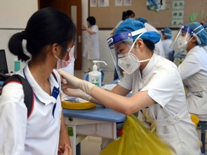 国家药监局答每经记者问：新冠疫苗完成检验和批签发30亿剂