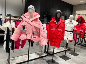 冲上热搜！这个号称羽绒服界的爱马仕品牌“翻车”了！因虚假宣传被痛罚，记者多次联系，均未得到回应
