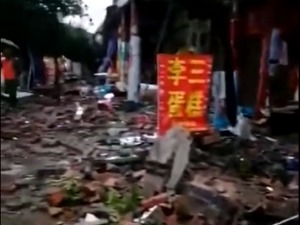 连线泸县居民：部分居民已转移到安置点   亲历者：“不愿意去回忆那几秒”