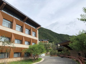 探访延庆冬奥村：正进行运营调试，“数字孪生操作系统”实时展示环境数据、人群分布等信息