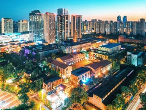十周年新愿景，东郊记忆剑指时尚秀场