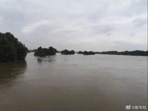 城市24小时 | 北方大省接连暴雨，“南涝北旱”颠倒了？