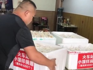 支援救灾！山西一饭馆老板凌晨3点起做1000个肉夹馍，送往抗洪一线