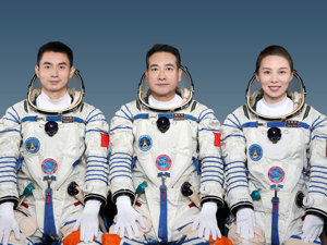 重磅！41岁美女航天员将随神舟十三号载人飞船上天！还有两名同伴
