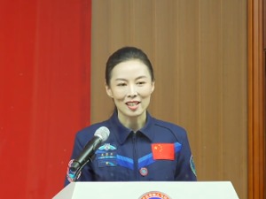 中国人将第一次在太空过春节！中国空间站首位女航天员：将带女儿的礼物再上太空
