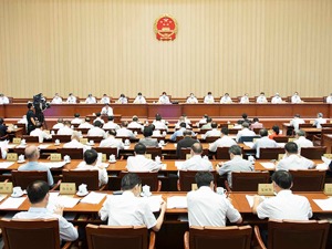 党的十八大以来全国人大常委会监督工作“成绩单”：接受报备的法规、司法解释7860件，通过审查纠正1900件