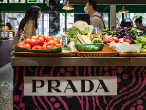 那个“买椟还珠”的女人与Prada的品牌错位