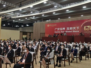 李克强：实现自贸试验区负面清单制造业条目清零，持续放宽服务业准入