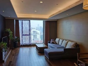 冲上热搜！浙江女首富4000万房产遭拍卖！从“卖花姑娘”到身家300亿，巨额财富恐清零，发生了什么？