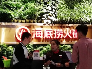 炸锅！少了62g，海底捞72元200g毛肚实际138g，公司回应：员工操作失误，只有这一份不合格！顾客也回应了
