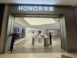 荣耀打响重回海外第一枪：多国市场发布50系列，已恢复与主流运营商及渠道商合作