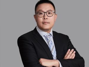 华泰柏瑞基金经理何琦做客每经微博直播间：港股仍在磨底过程 消费医药类或有机会