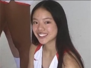 痛心！华裔少女球场被黑人打成脑震荡，施暴者母亲场下煽动女儿：“你最好去打她！”