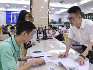 国务院审议通过“十四五”推进国家政务信息化规划 将构建统一电子证照库，实现更多事项一网通办、跨省通办