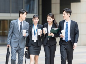 保险独立代理人模式试水 800万代理人跃跃欲试 有险企规模已超5000人，月人均产能近3万元，但进入门槛不低
