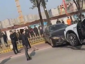 玛莎拉蒂和捷豹街头追逐相撞，竟是为了“员工跳槽”？警方通报：刑拘