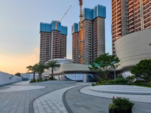 当囤地10年遇上超严限价，深圳这些“网红豪宅们”捂不住了