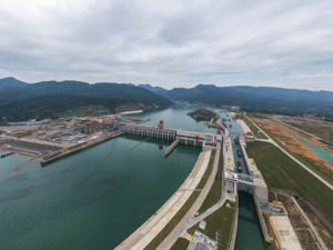 国务院：专项债资金使用要注重实效，严禁用于楼堂馆所、形象工程和不必要的亮化美化工程