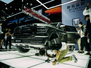 坦克500爆单：共创官当“黄牛” 有订单转让价超3万元