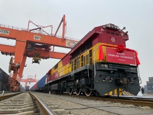 成都青白江本土货车搭上中老铁路(成渝-万象)国际首发班列