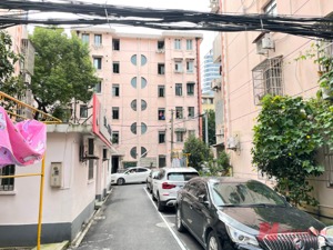 “房叔抛售93套房产”事件最新进展：上海世茂终止相关房源销售，已启动退房程序