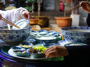 反食品浪费方案发布：禁止制作、发布暴饮暴食视频