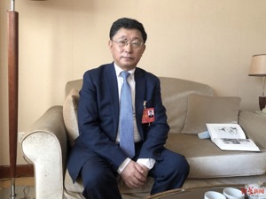 新晋中国作协副主席 阿来：人活几十年，“有什么理由‘丧’？”