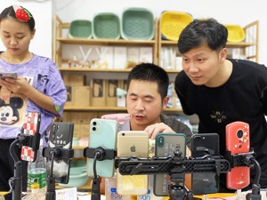 直播电商生变 监管面前没有“一哥一姐”之分