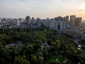 成都，探路超大城市的绿色低碳转型