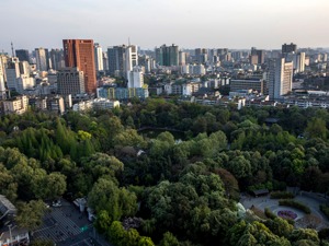 成都，探路超大城市的绿色低碳转型