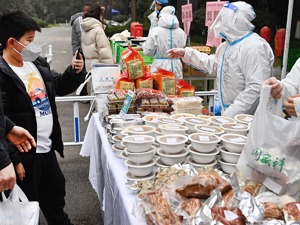 商务部答每经问：陕西23个主要农产品批发市场中22个正常营业，西安重点保供企业旗下门店开业率较低点提升30多个百分点