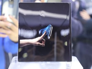 价格下放至万元以下 国产折叠屏手机蓄势待发
