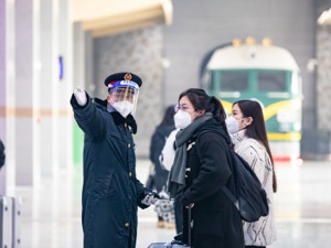 国务院联防联控机制春运工作专班：春运首日全国预计发送旅客2489万人次