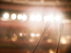 春节临近，务工人员能否返乡过节？基层如何做好防疫？国务院联防联控机制回应来了