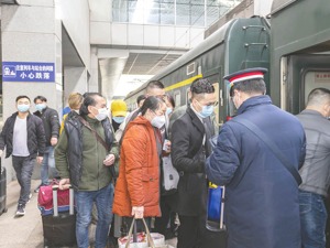 交通运输部答每经问：为务工人员提供“点对点”包车服务
