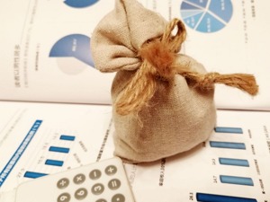 交易员擅自平仓致5500万损失后全额赔偿 金字火腿回应称：他有这个实力