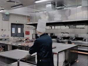餐饮人士谈预制菜：厨师成长慢和餐饮业发展快的矛盾是其兴起原因之一