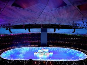 五环破冰而出的瞬间，全网热血沸腾！网友：北京冬奥开幕审美真的绝了！