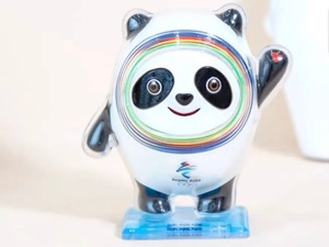 太火爆了！15分钟，5000个被抢光，冬奥顶流“冰墩墩”缺货！网友求补货，这些上市公司要火