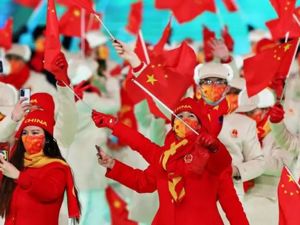 冲上热搜！冬奥会羽绒服火了，这家中国企业或成大赢家，股价10年暴涨百倍